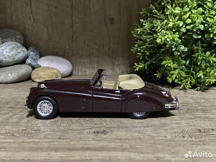 Модель автомобиля Jaguar XK140
