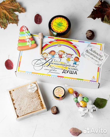 Подарок Воспитателю с медом в сотах, орехами