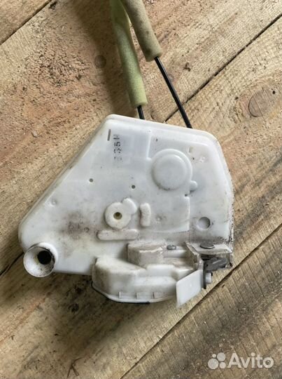 Замок правой двери Мазда сх5