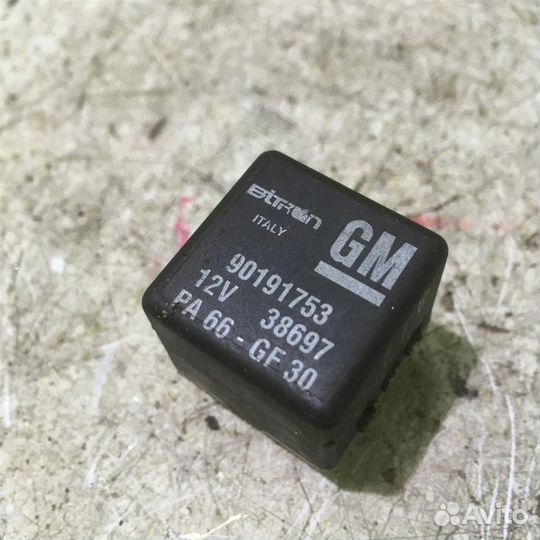 Реле топливного насоса Опель Вектра Б