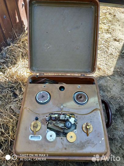 Бабинный магнитофон, старинный кейс целый