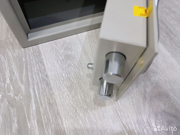 Сейф металлический