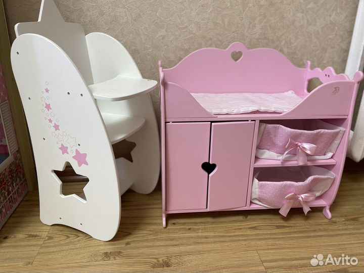 Столик для кормления кукол. Кровать для кукл