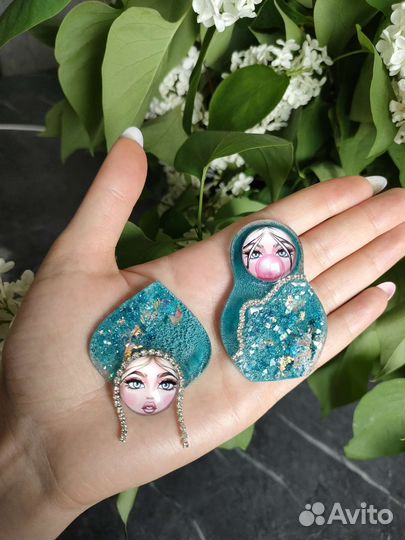 Брошь-матрешка