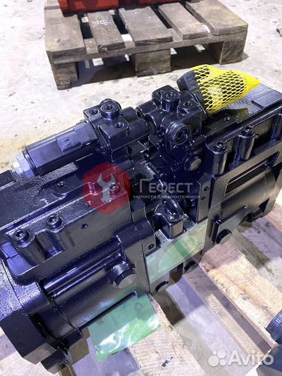 Основной насос Kobelco SK200srlc YB10V00001F1