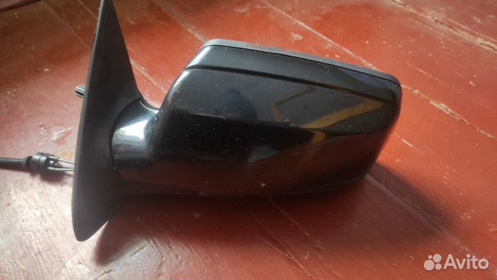 Левое зеркало заднего вида