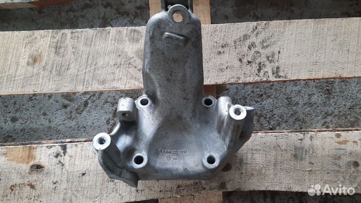 Кронштейн двигателя Mercedes Sprinter 2.2 CDI