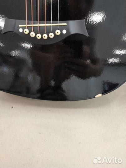 Гитара брак (скол краски)