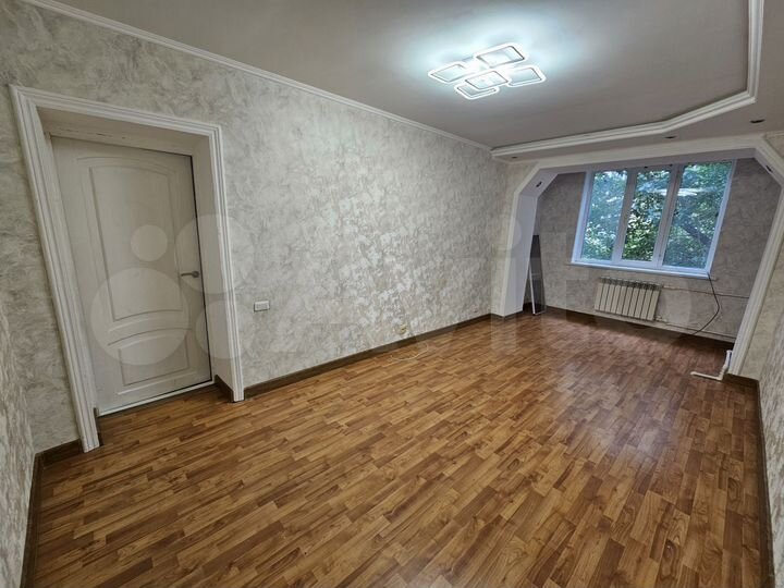 2-к. квартира, 54 м², 2/5 эт.