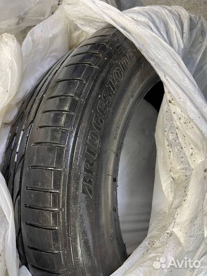 Bridgestone Potenza Adrenalin RE004 235/55 R17