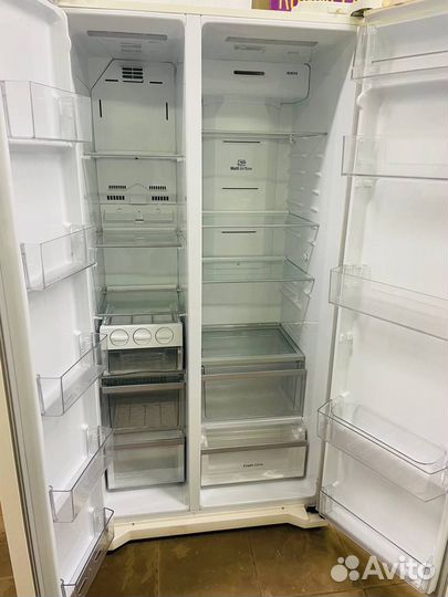 Холодильник LG Side by Side No Frost бежевый
