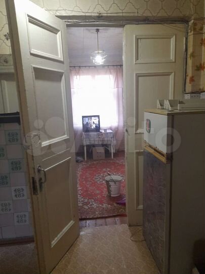 Доля в 3-к. квартире, 50 м², 1/2 эт.