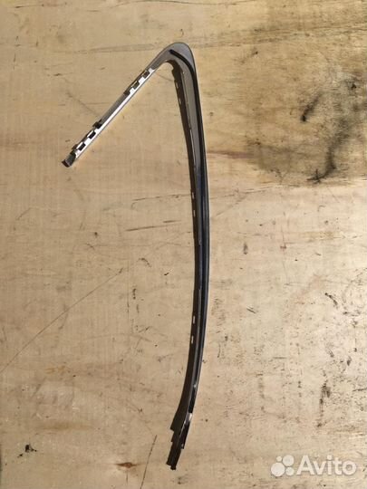 Молдинг заднего левого стекла Audi A4