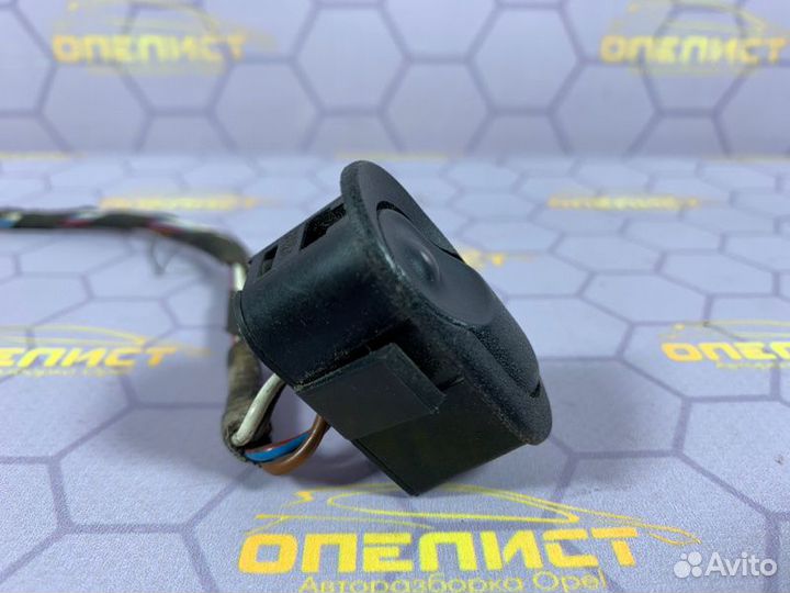 Кнопка стеклоподъемника задняя Opel Omega B