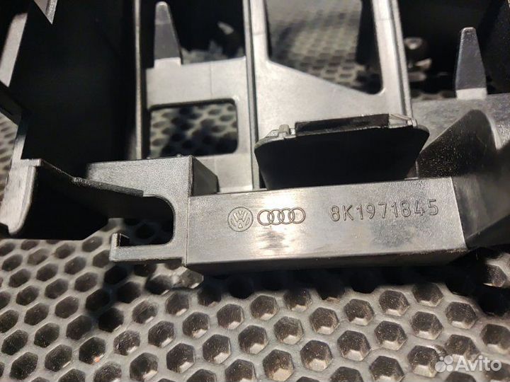 Кронштейн блока управления двигателем Audi A6 C7