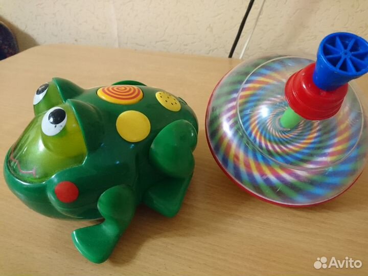 Игрушка лягушка