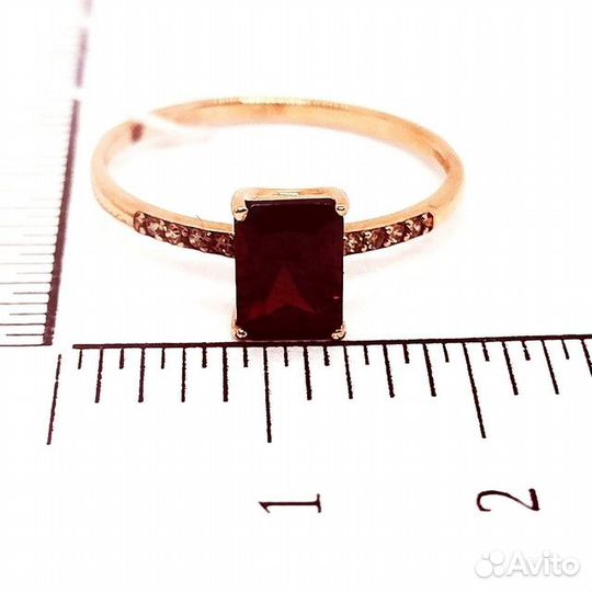 Золотое кольцо с камнем 18,5р