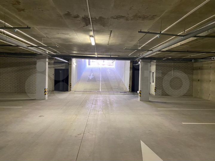 Машиноместо, 13 м²