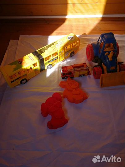 Игрушки коробкой