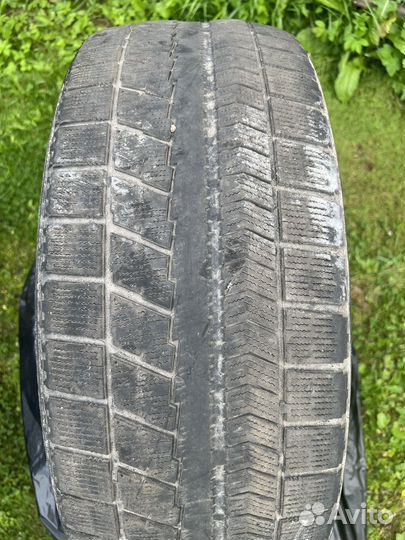 Bridgestone Blizzak VRX 225/45 R19