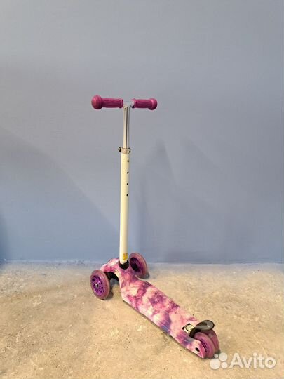 Трехколесный самокат Reaction до 50кг (от 3-10лет)