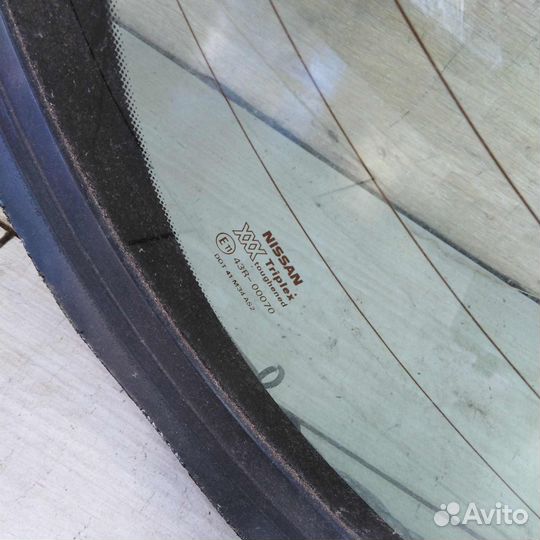 Стекло заднее Nissan Primera P11 лифтбек