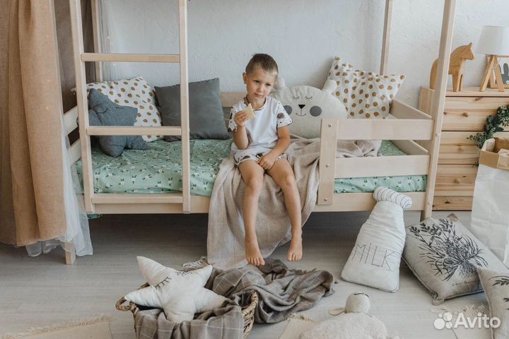 Кровать двухьярусная из массива сосны