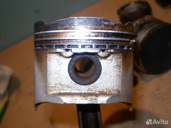 Поршень с шатуном Mazda 323F 1.3 BA 94-98