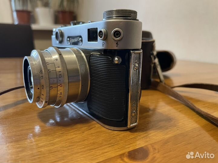 Пленочный фотоаппарат Зоркий