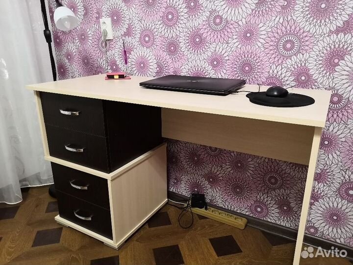 Письменный стол