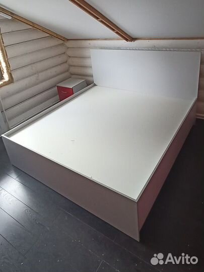 Диван двухспальный