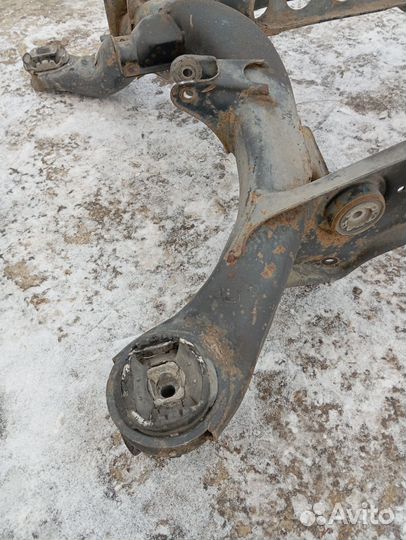 Задний подрамник W140 S500 Mercedes Benz