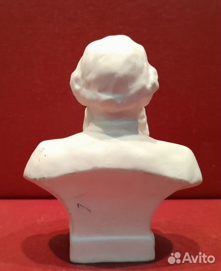 Фарфоровый бюст Л.Толстого