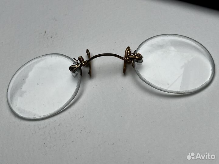 Пенсне с футляром