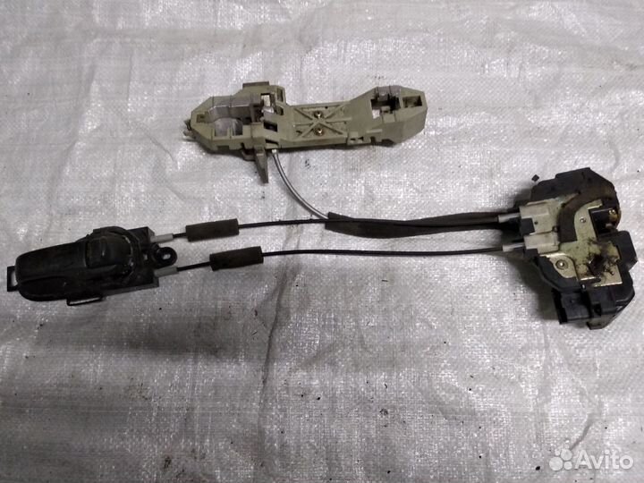 Замок Nissan Kube