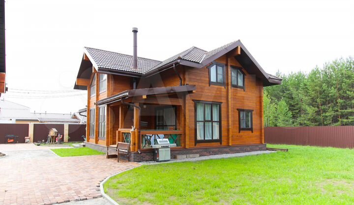 Коттедж 202,5 м² на участке 11,2 сот.