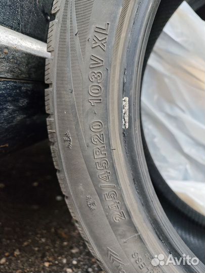 Zmax Winterhawke II 245/20 R45 103B