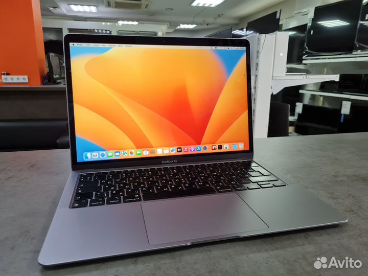 MacBook Air 2020/M1/8GB/Intel Hd/256GB SSD/13.3