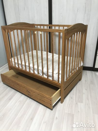 Детская кроватка