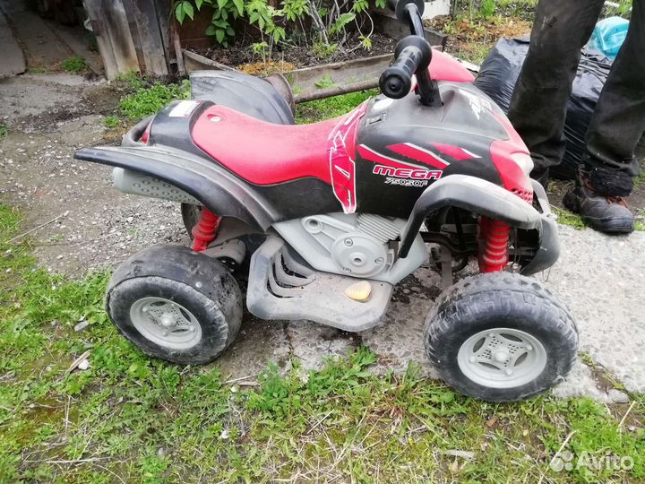 Детский квадроцикл на аккумуляторе