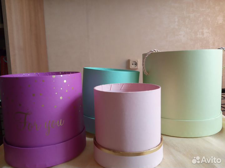 Коробки подарочные-цилиндр и др.,пакеты подарочные