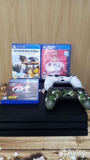 Приставка Sony PS4 Pro 1Тб (2 геймпада, 3 диска)