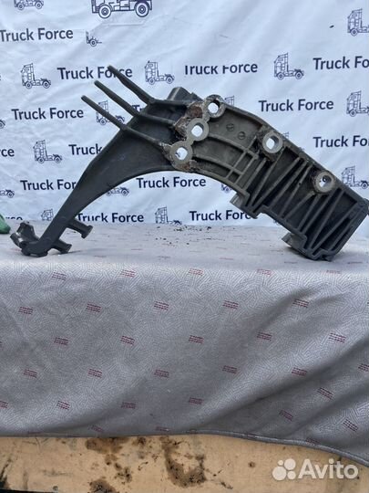 Кронштейн подножки левый DAF XF106 оригинал