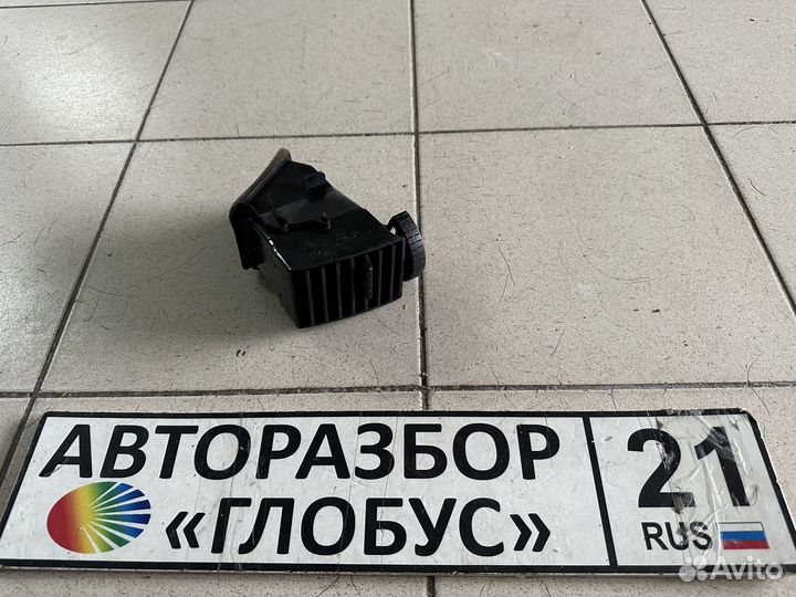 Дефлектор воздушный центральный правый Caravelle