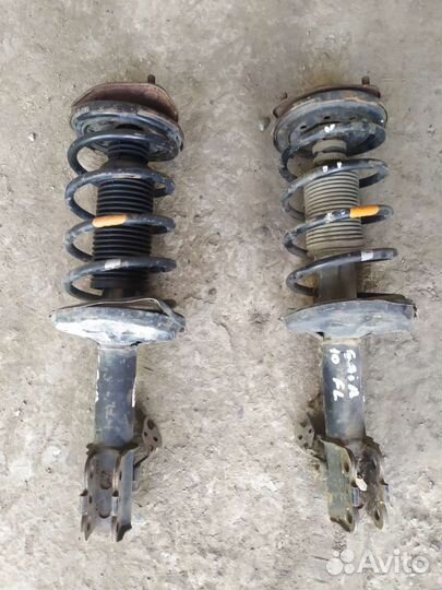 Стойки передние Toyota nadia