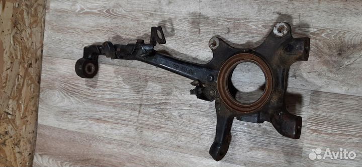 Б/У Б/У Кулак поворотный R G7 toyota Hilux