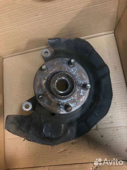 Разборка тойота. Поворотный кулак