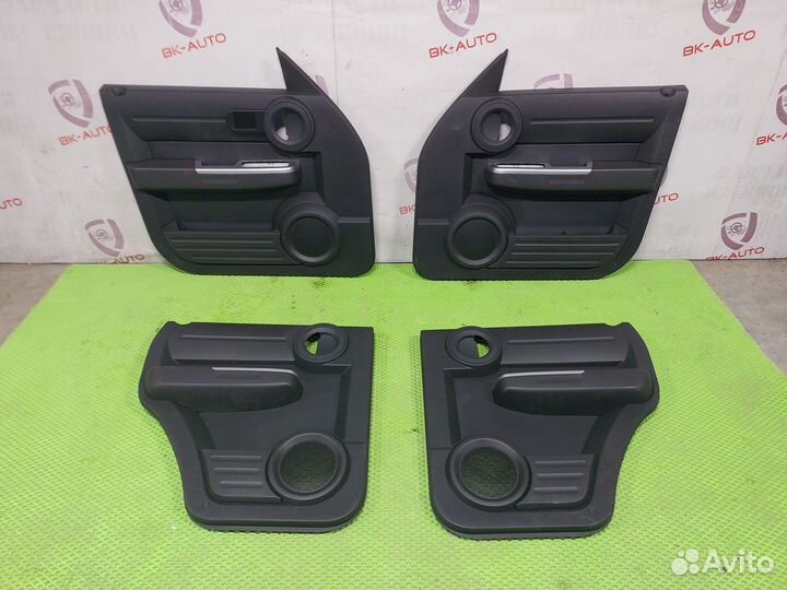 Обшивки дверей Dodge Nitro