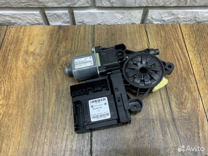 Volkswagen Golf Plus Моторчик стеклоподъемника