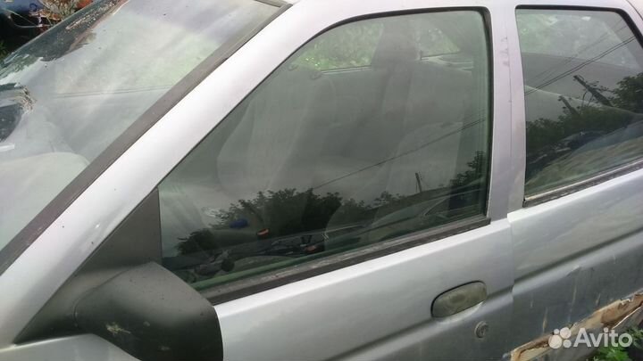 Стекла передние боковые Ford Escort